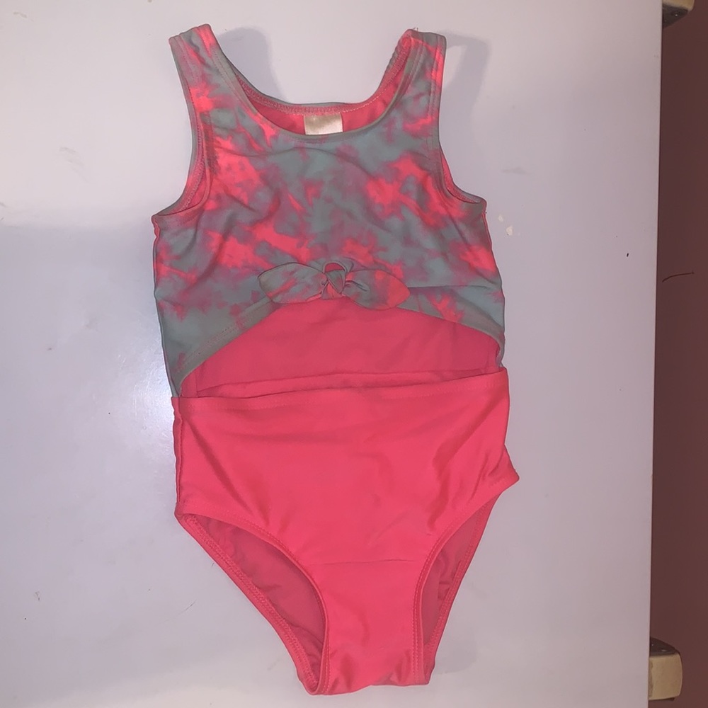 2T Toddler babygirl bathing pink tie-dye